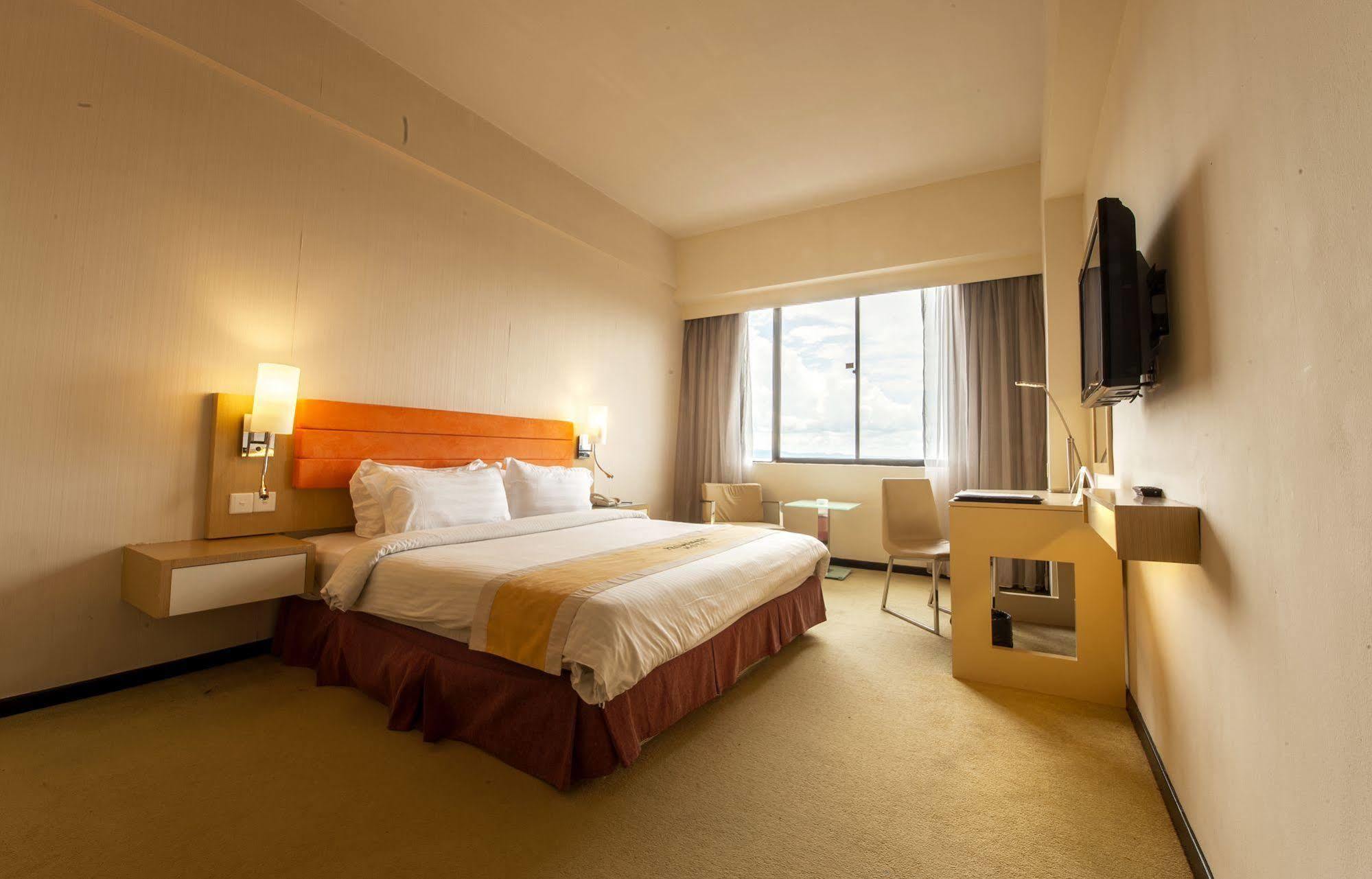 Borneo Royale Hotel Tawau Extérieur photo